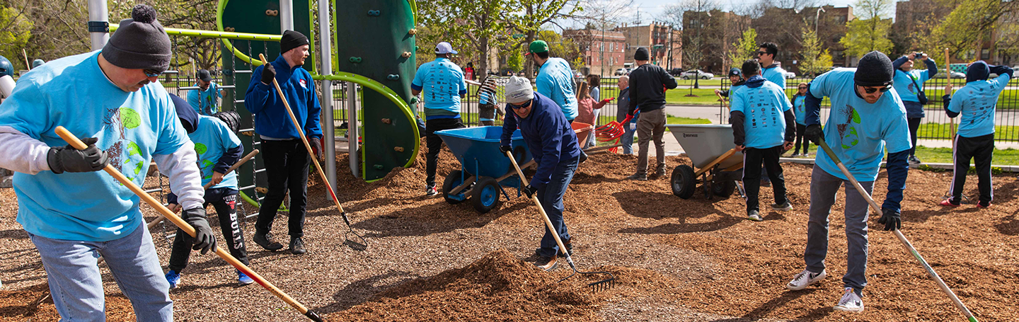 Exelon employees volunteering at a park